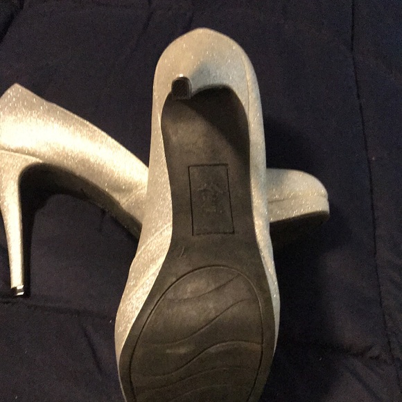 Sparkling silver heels - Picture 3 of 3